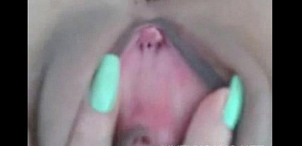  Girl gets her pussy fingered & sucked up close by another